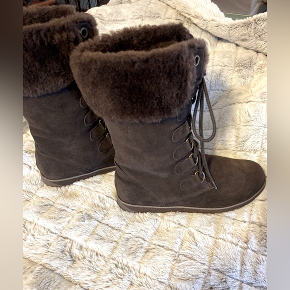 EMU Australian Suede Boots.. - Picture 4 of 12